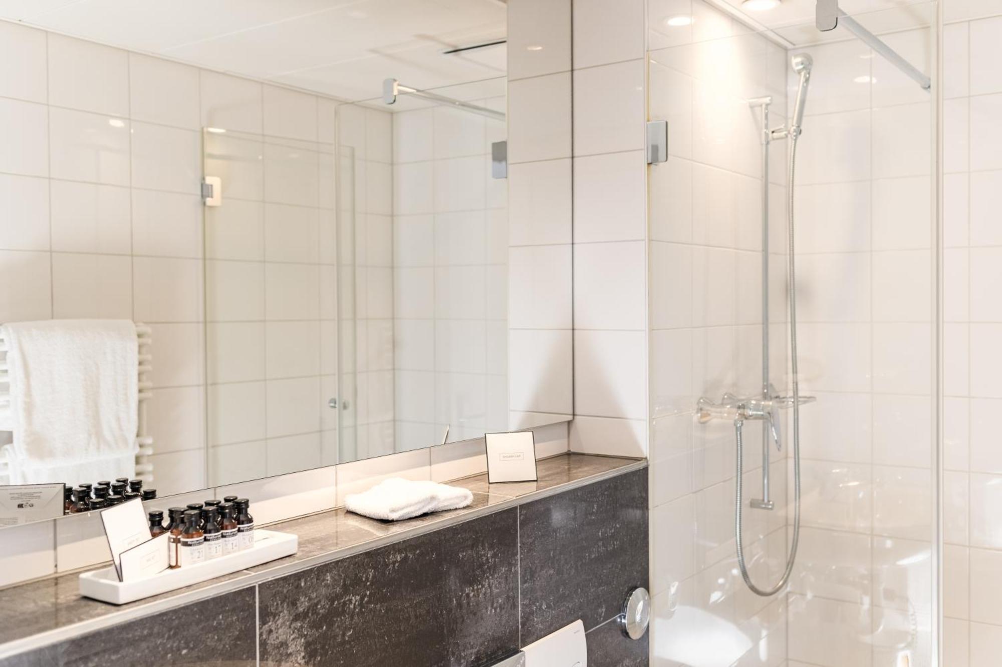 Royal Hotel - Urban Living Bázel Kültér fotó